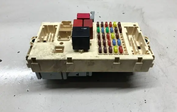 Mazda 6 Fuse module