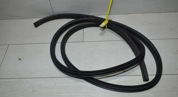 Nissan X-Trail T31 Front door rubber seal
