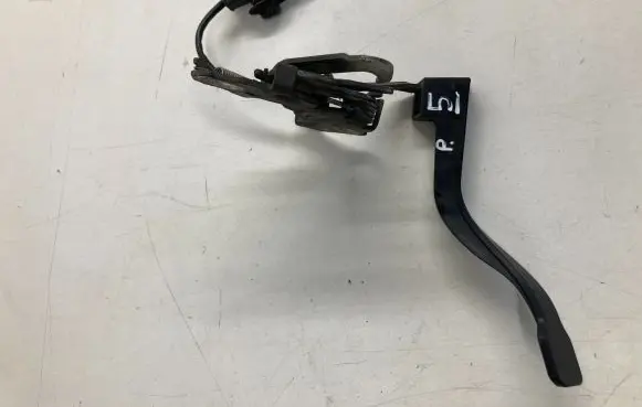 Peugeot 3008 I Engine bonnet (hood) release handle 1801174 18011744