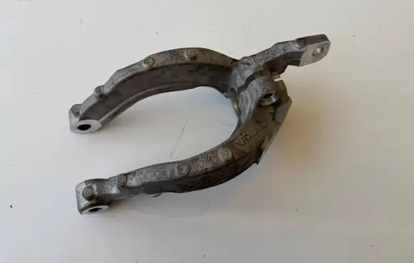 Volvo S60 Lower shock absorber bracket 31476122