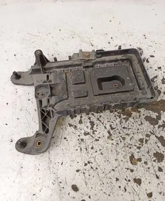 Volkswagen Tiguan Battery tray 1K0915333