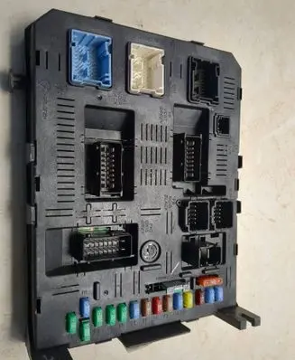 Citroen C4 I Fuse module 21676031 F02533836 281197298A