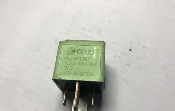 Volkswagen Up Other relay 4H0951253