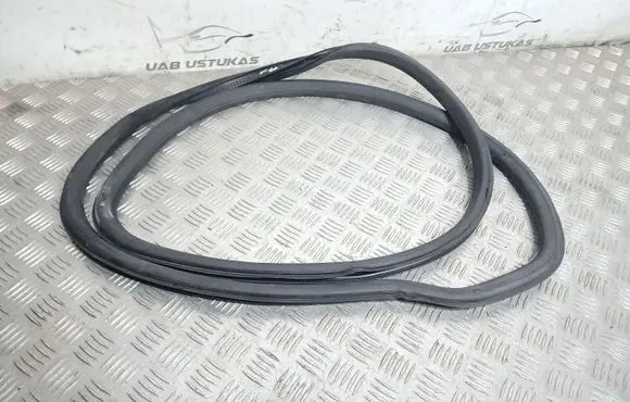 Opel Meriva B Front door rubber seal 13265905