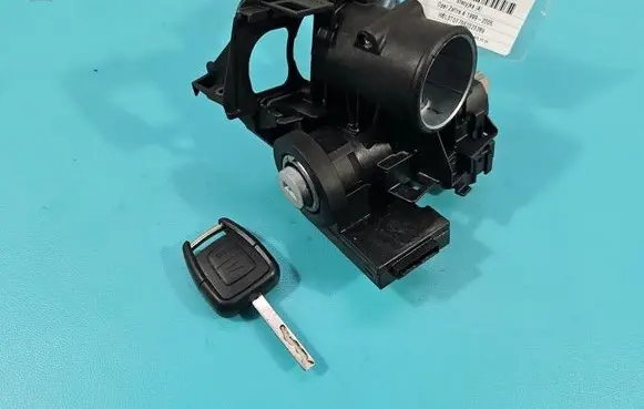 Opel Zafira A Ignition lock 90589313 IMPRK1567388