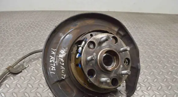 Rear wheel hub