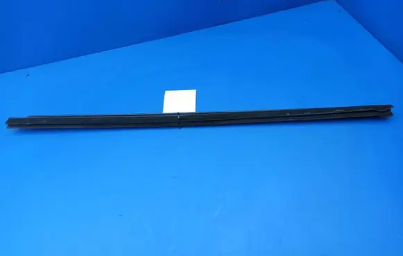 Mercedes-Benz S W140 Rubber seal front door window/glass 
