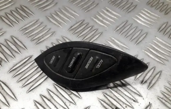 Chrysler Voyager Steering wheel buttons/switches 4685544