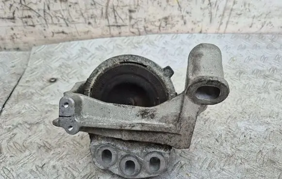 Mazda 3 III Engine mount bracket KD45K1442