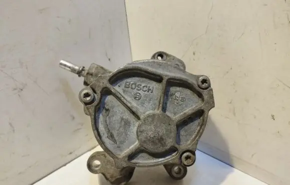 Ford Focus Vacuum pump D1651A