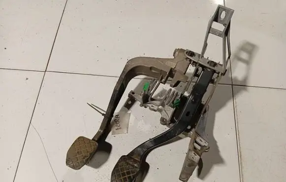 Audi A6 S6 C5 4B Brake pedal 8D1721117K