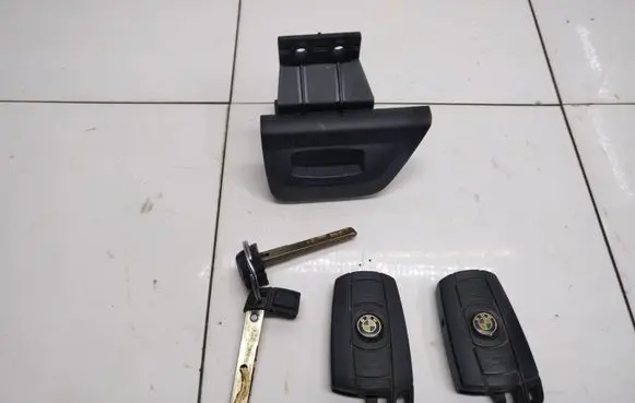 BMW 1 E81 E87 Ignition lock 693370803 10862510