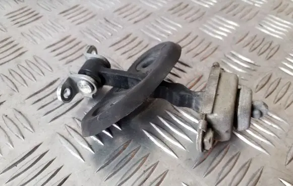 Fiat Croma Front door check strap stopper
