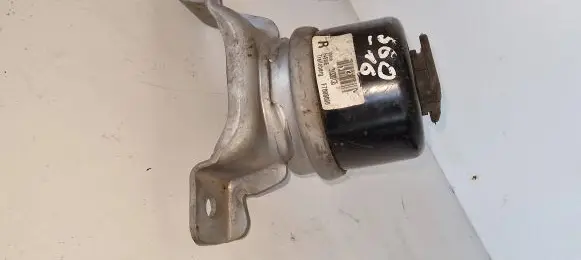 Volvo S60 Engine mount bracket 31330135 F7008000
