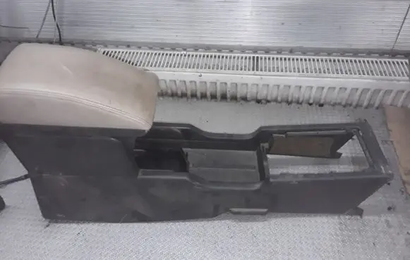 Nissan X-Trail T30 Center console