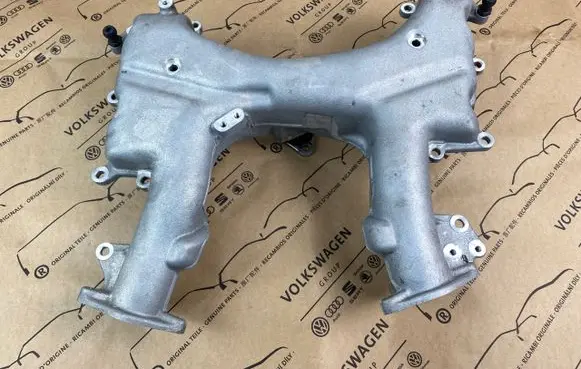 Audi A8 S8 D4 4H Intake manifold 057145762N