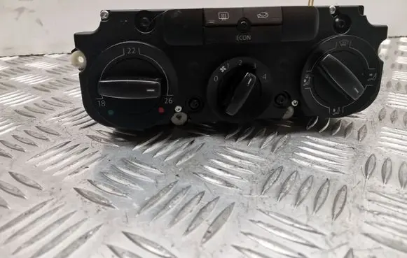 Volkswagen PASSAT B6 Climate control unit