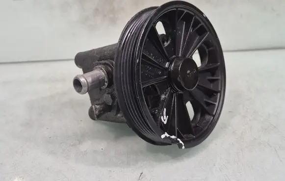 Volvo XC90 Power steering pump 7611332138