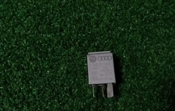 Volkswagen Golf IV Other relay 1K0951253 0332011100