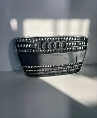 Audi Q7 4L Front bumper upper radiator grill 4L0853651