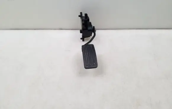 Nissan Qashqai Accelerator throttle pedal
