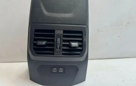 BMW 1 F40 Rear air vent grill 6828272