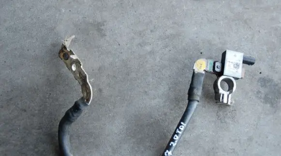Volkswagen Golf VII Negative earth cable (battery) 5Q0915181C