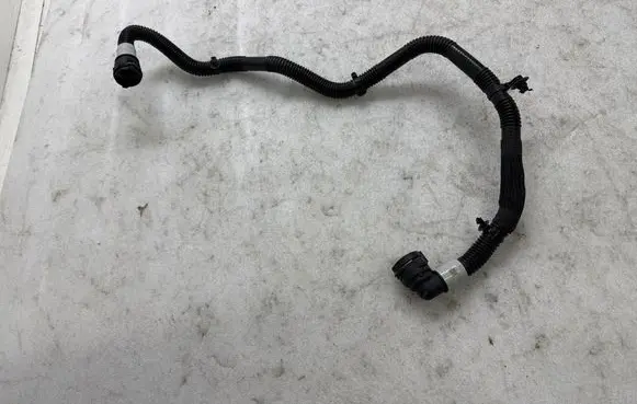 Tesla Model Y Electric car engine cooling hoses/pipes 107758500E