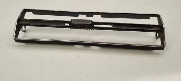 Mercedes-Benz S W126 Dash center air vent grill