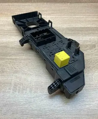 Opel Vectra C Fuse module 24443147 518777016