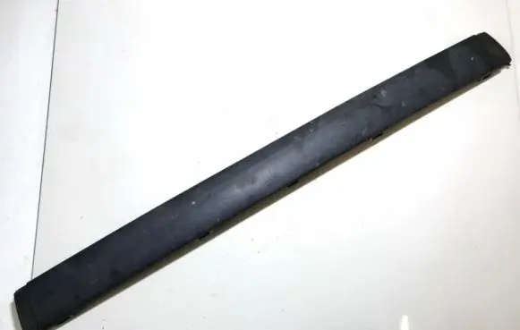 Front bumper splitter molding