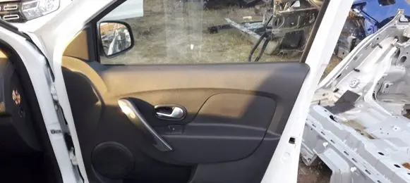 Dacia Sandero Front door card panel trim