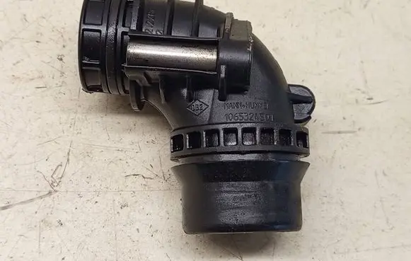 Nissan Qashqai+2 Air intake duct part 144601294R