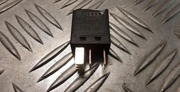 Audi A6 S6 C6 4F Other relay 8Z0951253