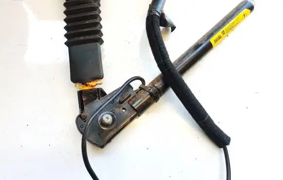 Opel Corsa C Front seatbelt buckle 09114886 561016403c
