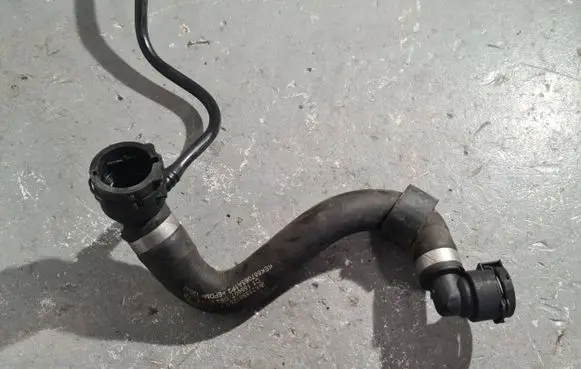Mercedes-Benz GLC X253 C253 Engine coolant pipe/hose A2535012600