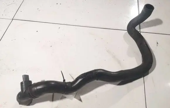 Volkswagen PASSAT B6 Intercooler hose/pipe 