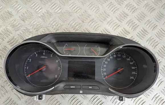 Speedometer (instrument cluster)