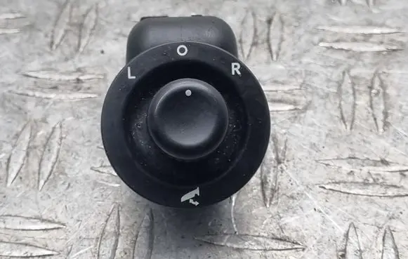 Chrysler 300 - 300C Wing mirror switch 04602789AA