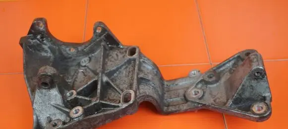 Volvo S80 Engine mounting bracket 31258329 D5244T14
