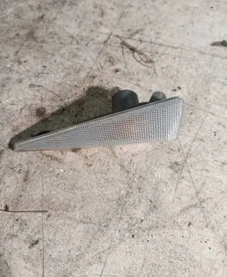Front fender indicator light