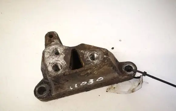 Fiat Freemont Engine mounting bracket 