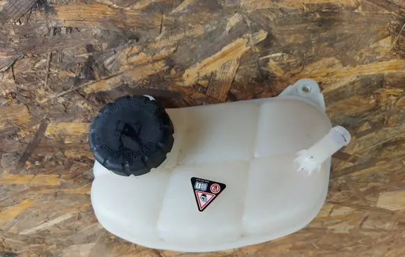 Mercedes-Benz Vito Viano W447 Coolant expansion tank/reservoir A4475000149