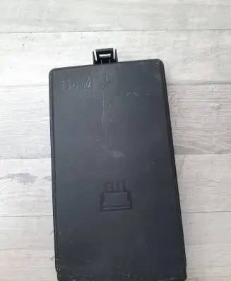 Volkswagen PASSAT B8 Fuse box cover 5Q0937132B