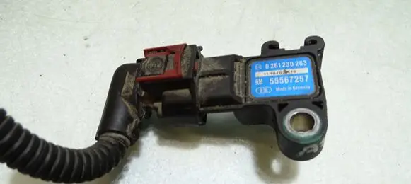 Opel Astra J Air pressure sensor 555672570261230263