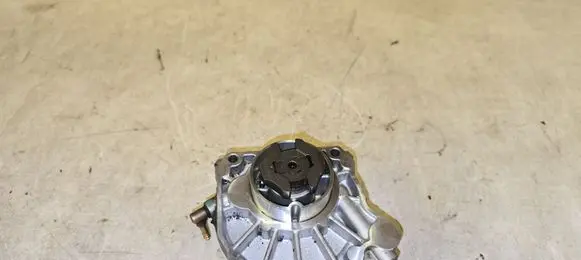 Opel Astra J Vacuum pump 55205446
