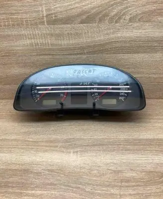 Volkswagen PASSAT B5 Speedometer (instrument cluster) 3B0920822 0263623023