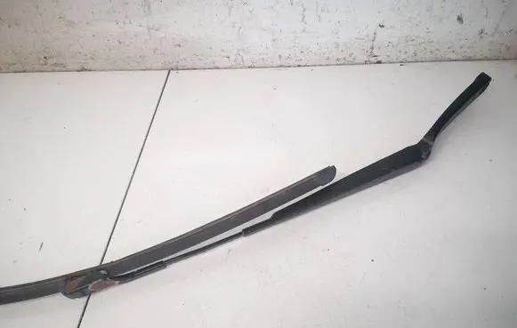 Volkswagen Golf V Front wiper blade arm 1Q1955409
