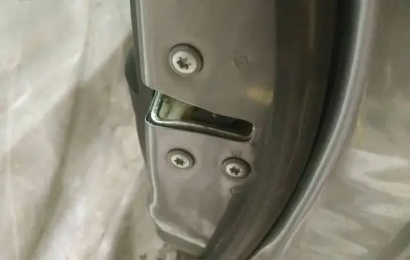Suzuki Swift I Front door lock 