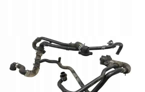 Volkswagen PASSAT B8 Engine coolant pipe/hose 